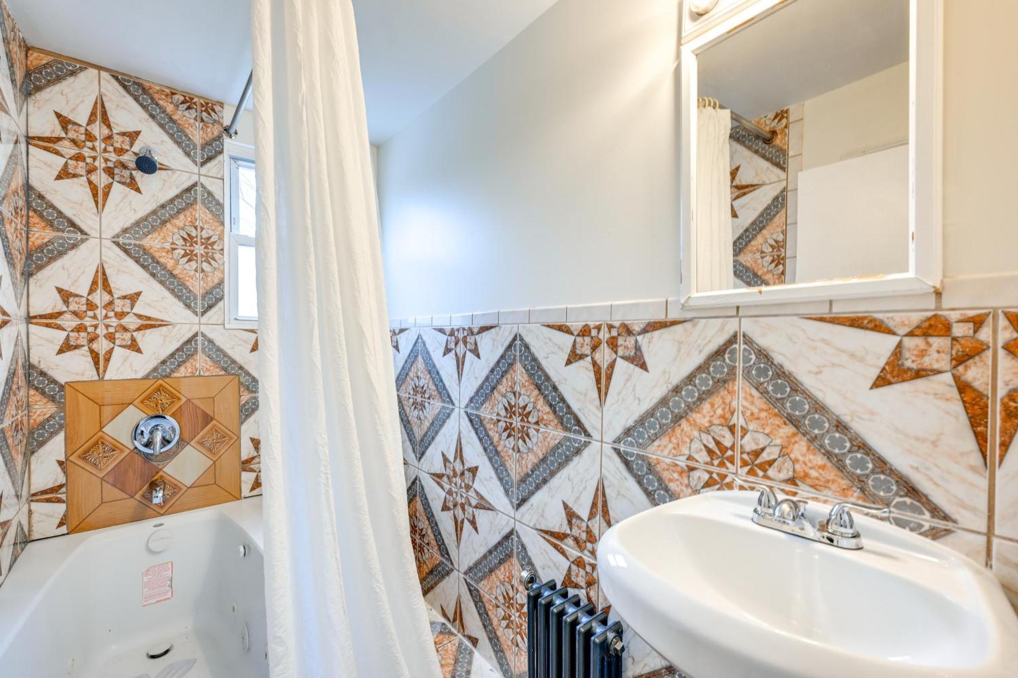 Charming Long Island Home With Fenced Yard! Freeport Eksteriør bilde