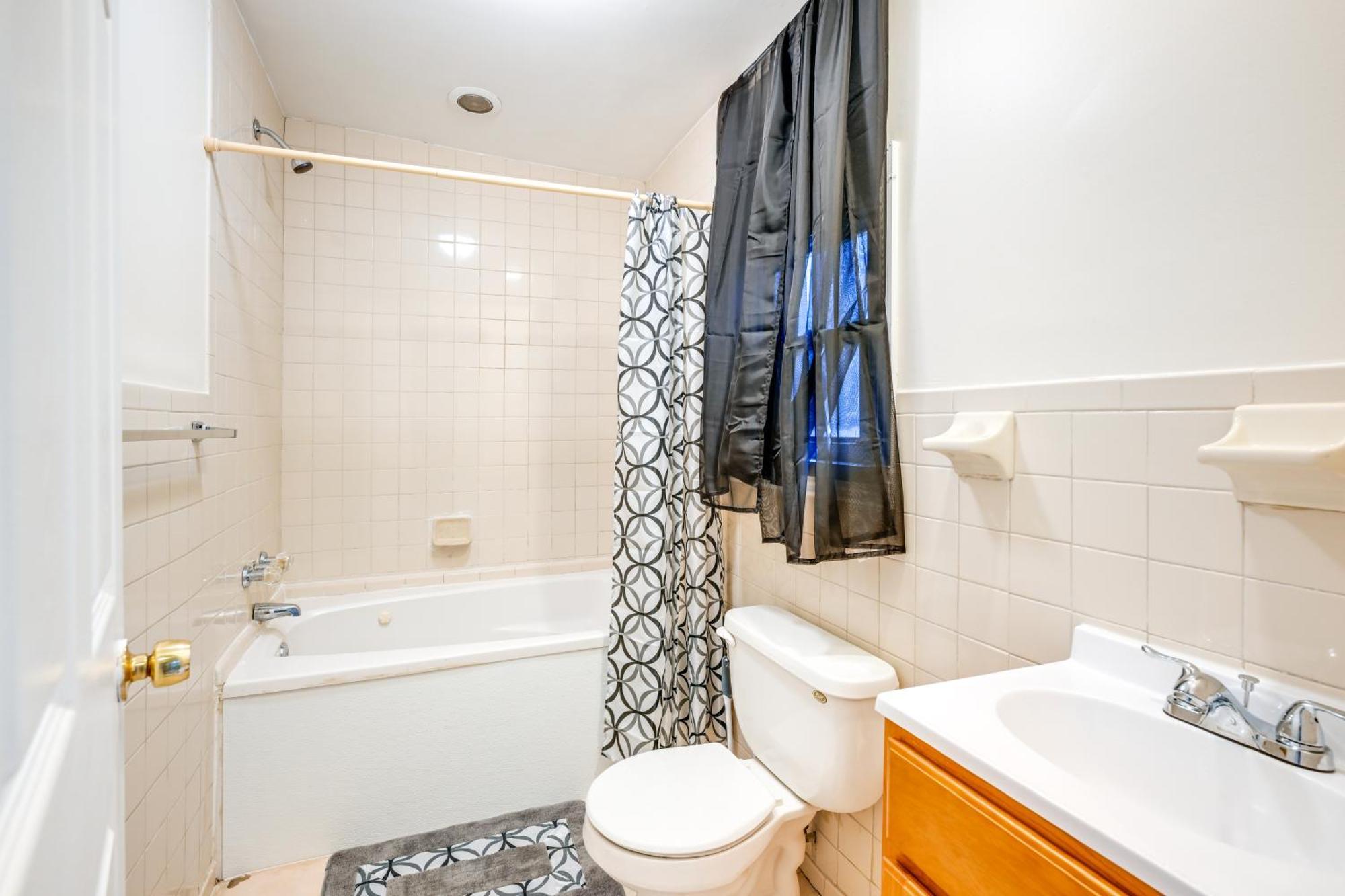 Charming Long Island Home With Fenced Yard! Freeport Eksteriør bilde